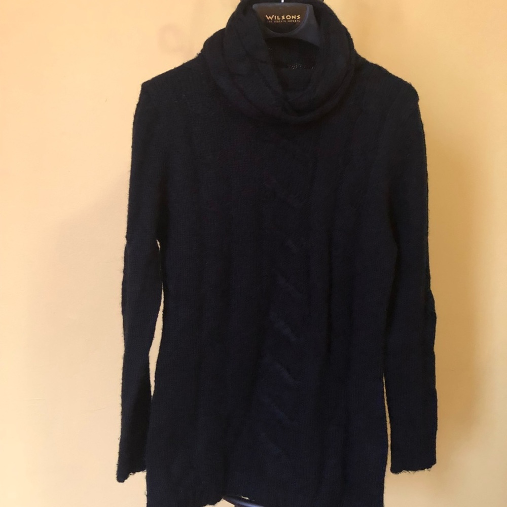 Classy Black Turtleneck Sweater! 💯 Acrylic.